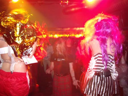 Team Plastique blurring out