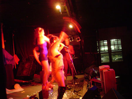 team plastique onstage mess