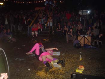 Extrapool Nijmegen gig Legs and Dish