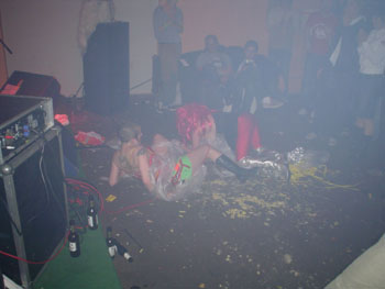 team plastique getting messy @ deep