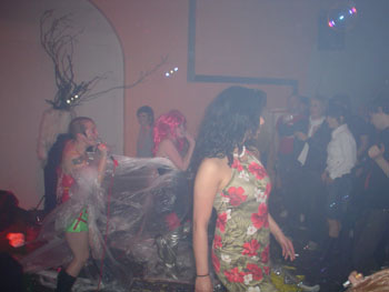 team plastique wrapping it up a deep