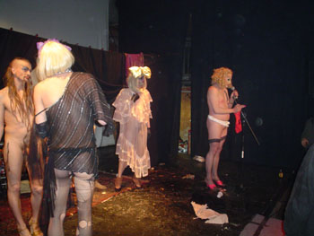 dunst naked