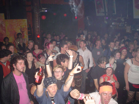 plastique punters @ revolver