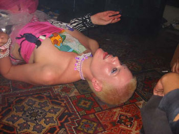 nina-onthefloor[1]