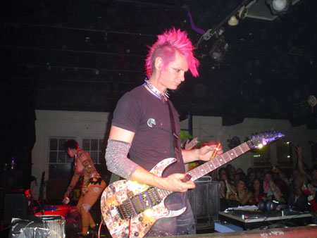 axel and pussy guitar
