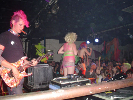 team plastique @ the zoo side on