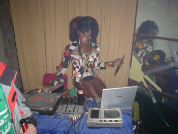 dj paisley @ tutti frutti